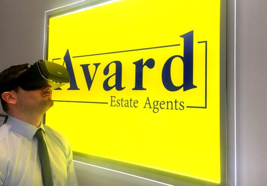 Customer at Avards using a VR headset