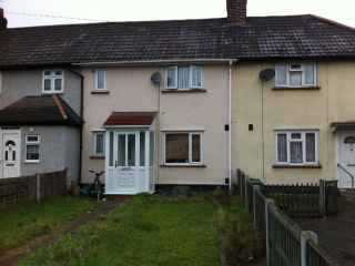 Frontal view of a broken chain house in London successfully bought by housebuyers4u